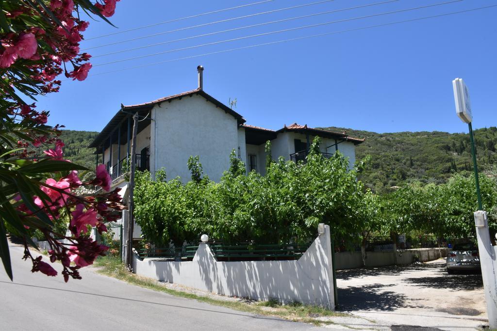 Studio Kostas Asprogerakata Exterior foto